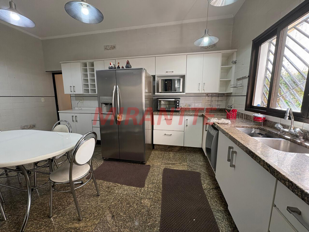 Sobrado de 288m² com 4 quartos em Vila Ede