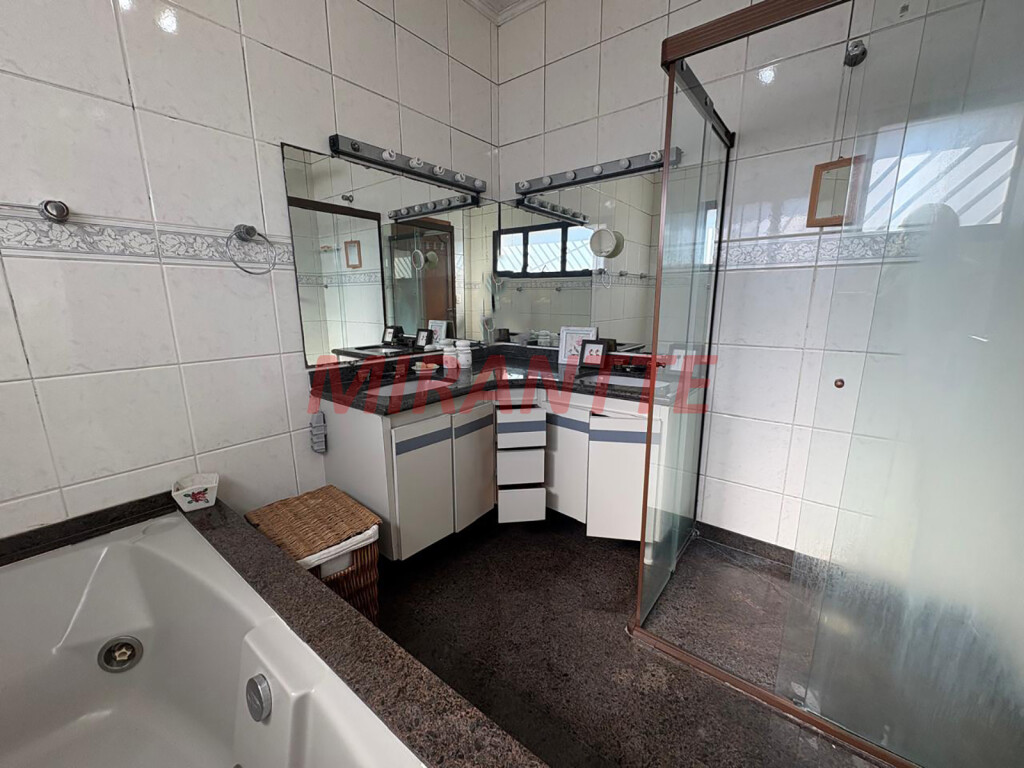 Sobrado de 288m² com 4 quartos em Vila Ede