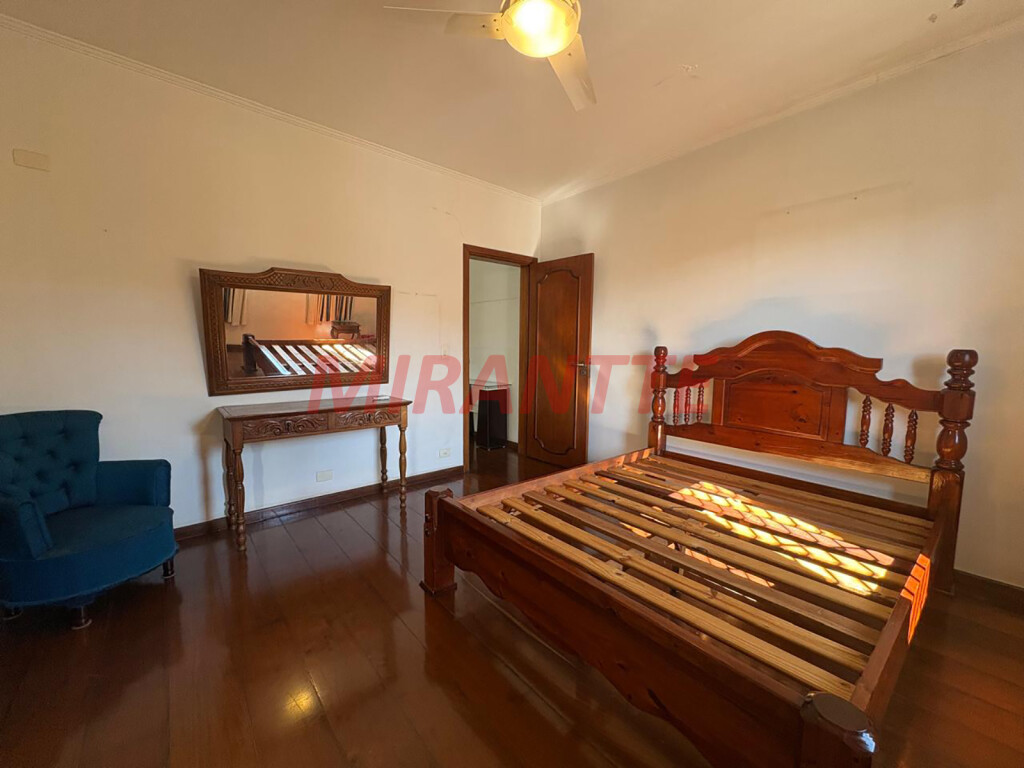 Sobrado de 288m² com 4 quartos em Vila Ede