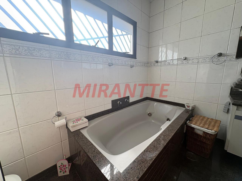 Sobrado de 288m² com 4 quartos em Vila Ede