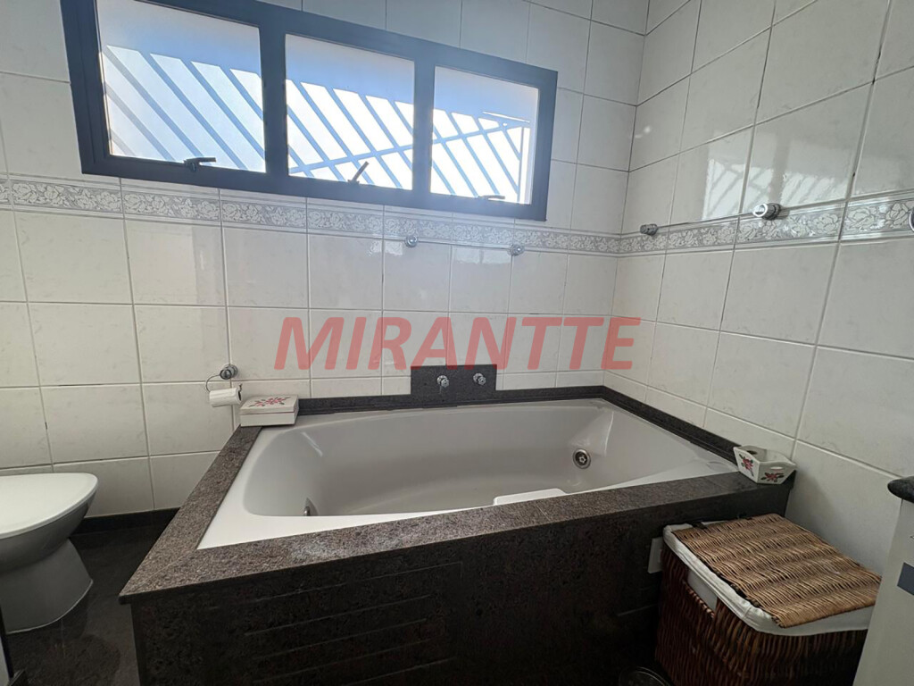 Sobrado de 288m² com 4 quartos em Vila Ede