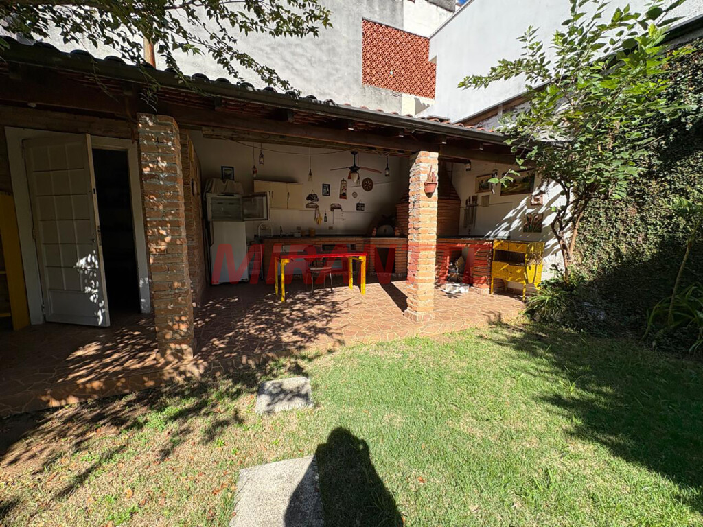 Sobrado de 288m² com 4 quartos em Vila Ede