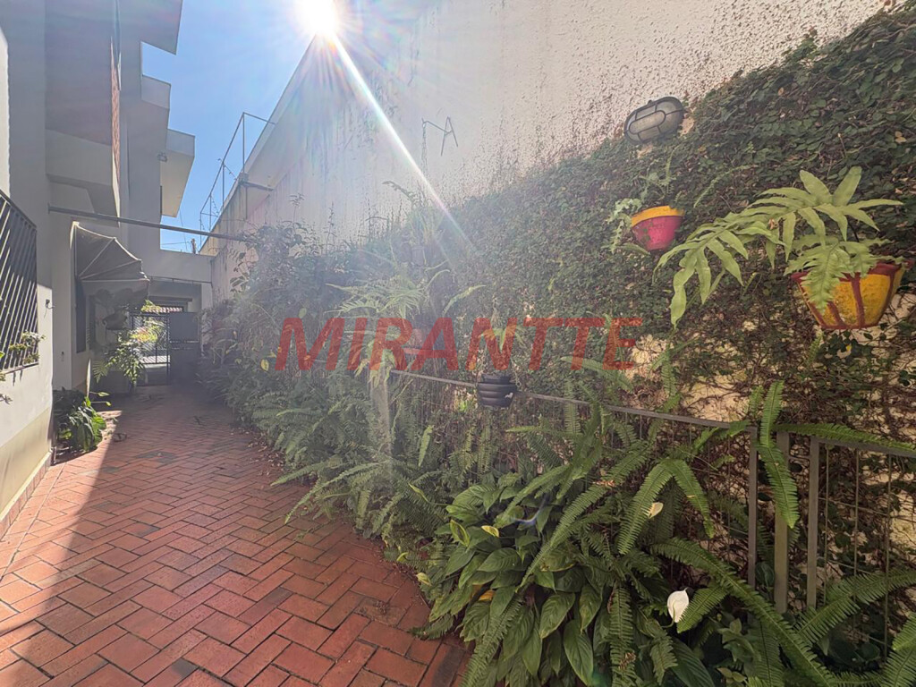 Sobrado de 288m² com 4 quartos em Vila Ede