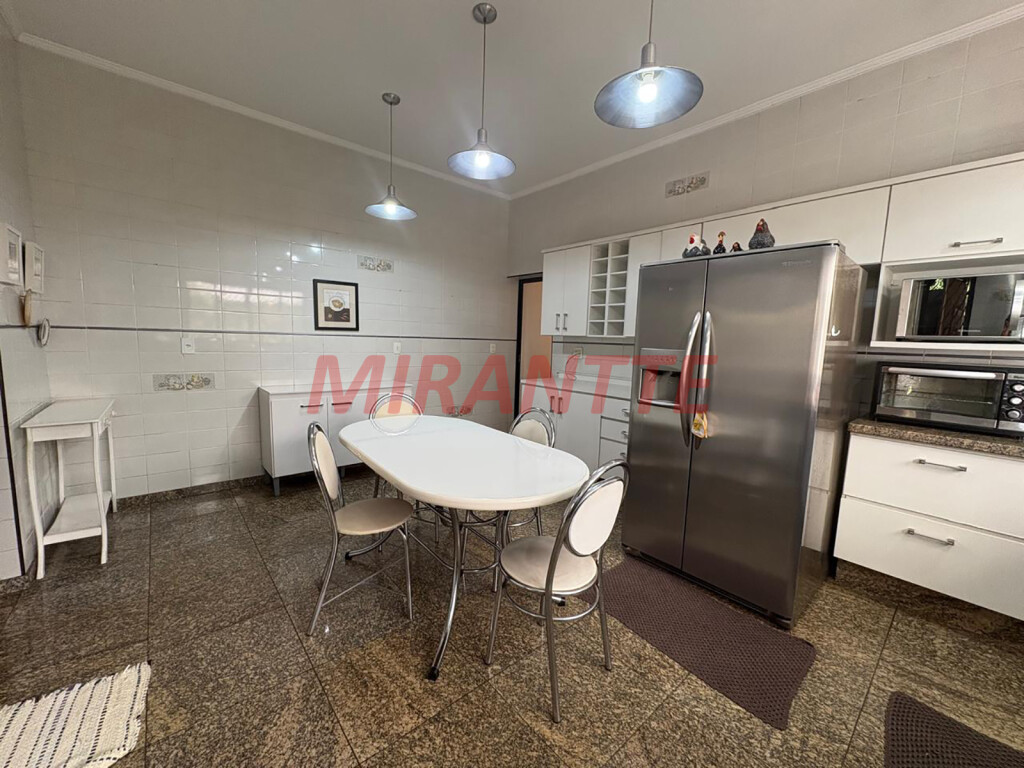Sobrado de 288m² com 4 quartos em Vila Ede