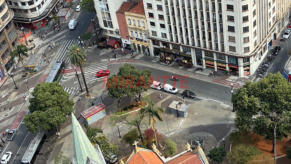 Conjunto comercial de 107m² em Centro