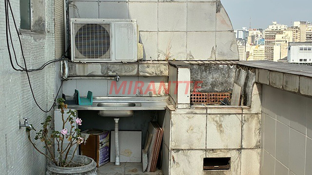 Conjunto comercial de 107m² em Centro