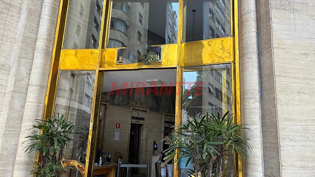 Conjunto comercial de 107m² em Centro