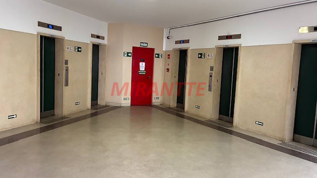 Conjunto comercial de 107m² em Centro