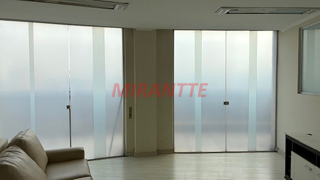 Conjunto comercial de 107m² em Centro