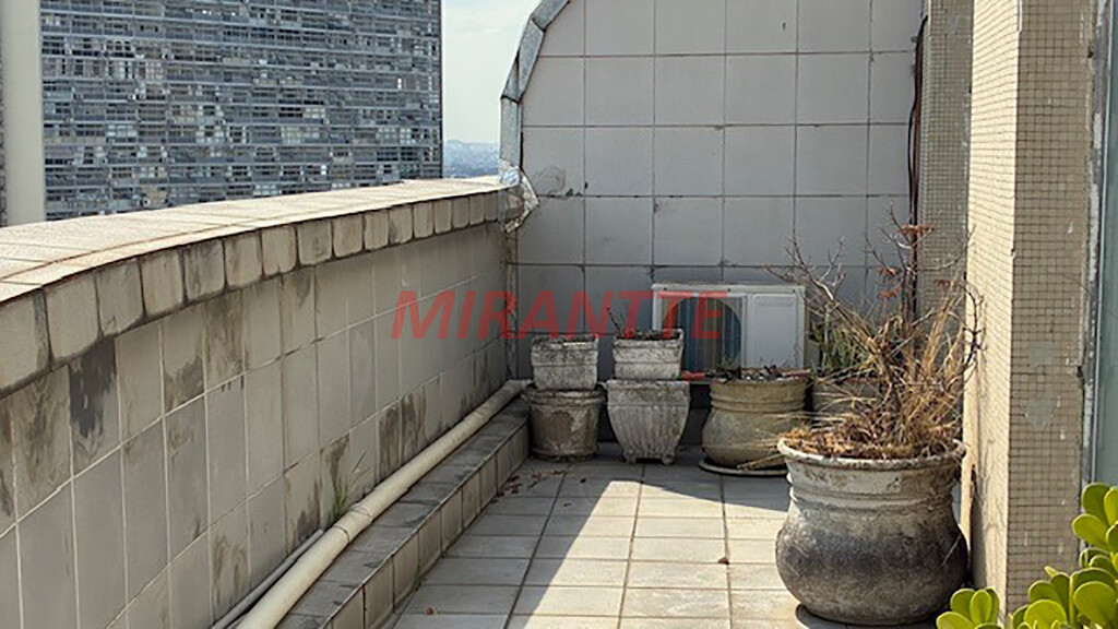 Conjunto comercial de 107m² em Centro