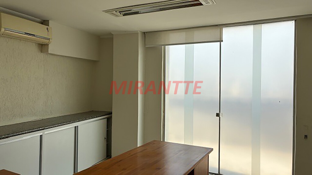 Conjunto comercial de 107m² em Centro