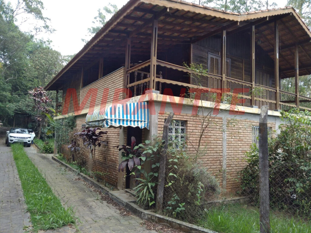 Casa terrea de 244m² com 5 quartos em Mantiqueira