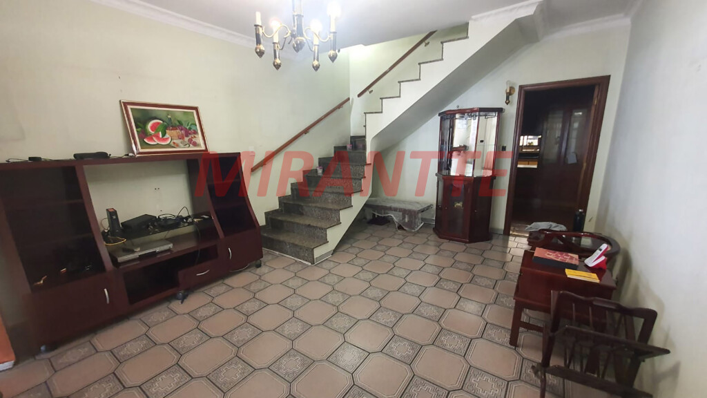 Sobrado de 132m² com 3 quartos em Água Fria