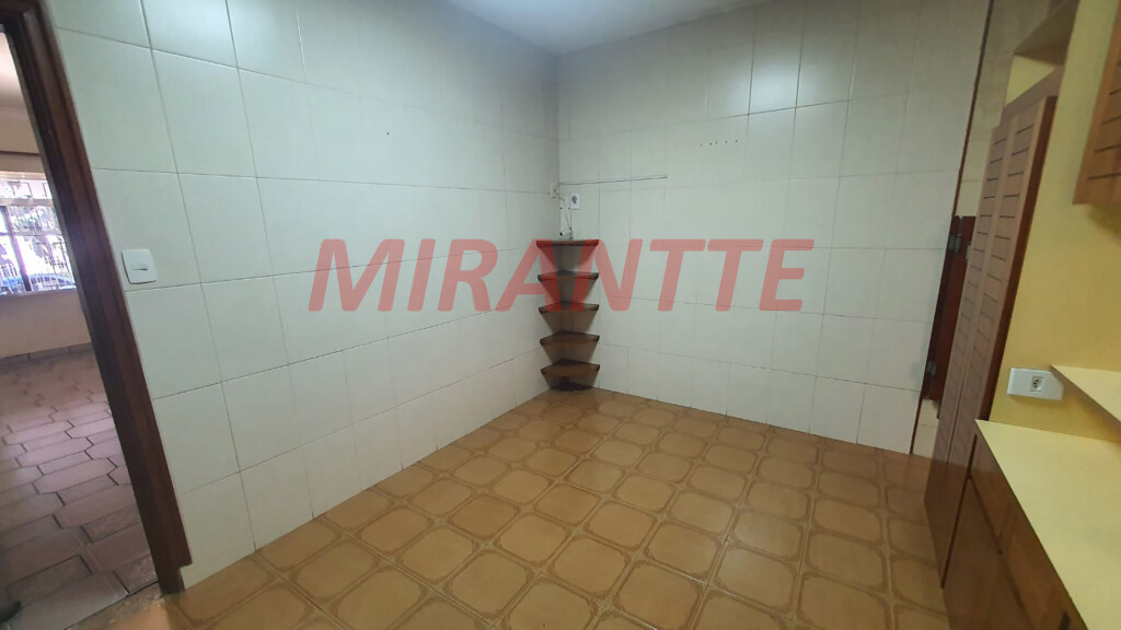 Sobrado de 132m² com 3 quartos em Água Fria
