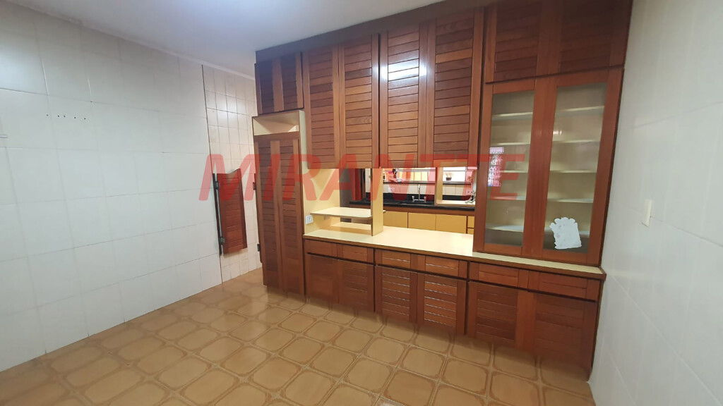 Sobrado de 132m² com 3 quartos em Água Fria