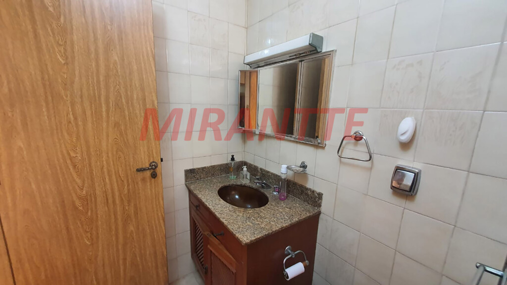 Sobrado de 132m² com 3 quartos em Água Fria