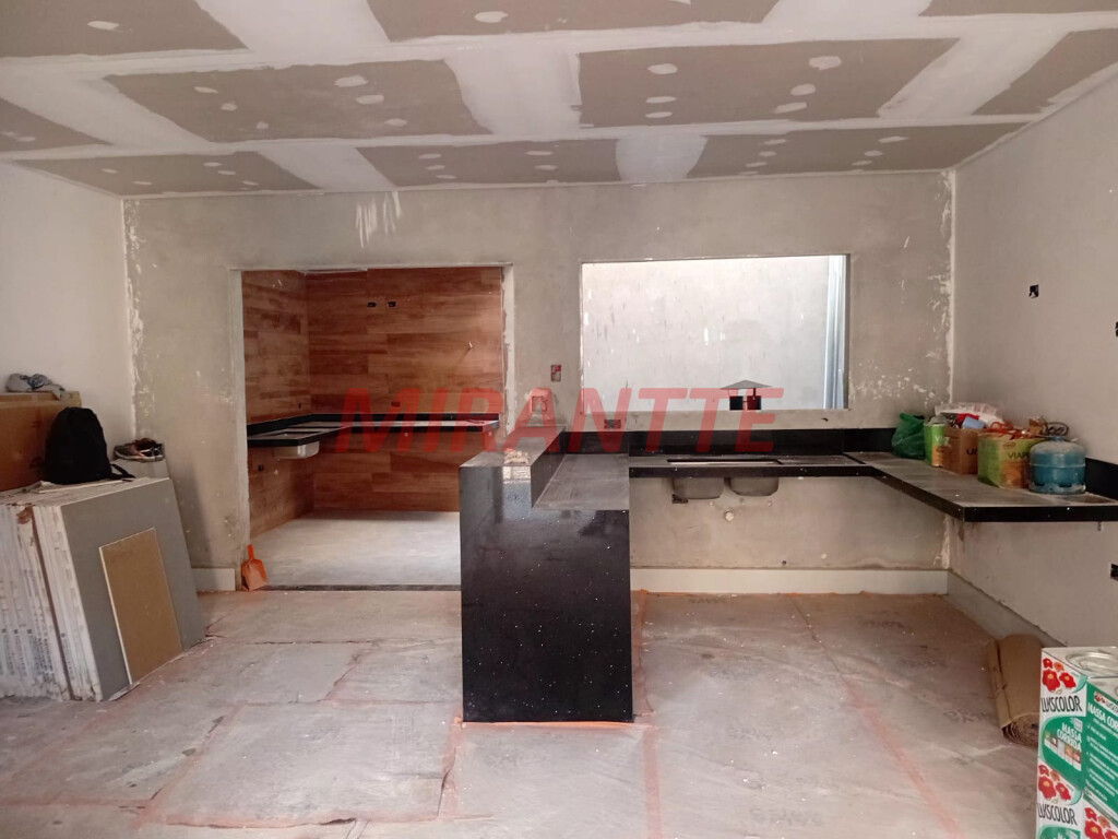 Sobrado de 120m² com 2 quartos em Santa Teresinha