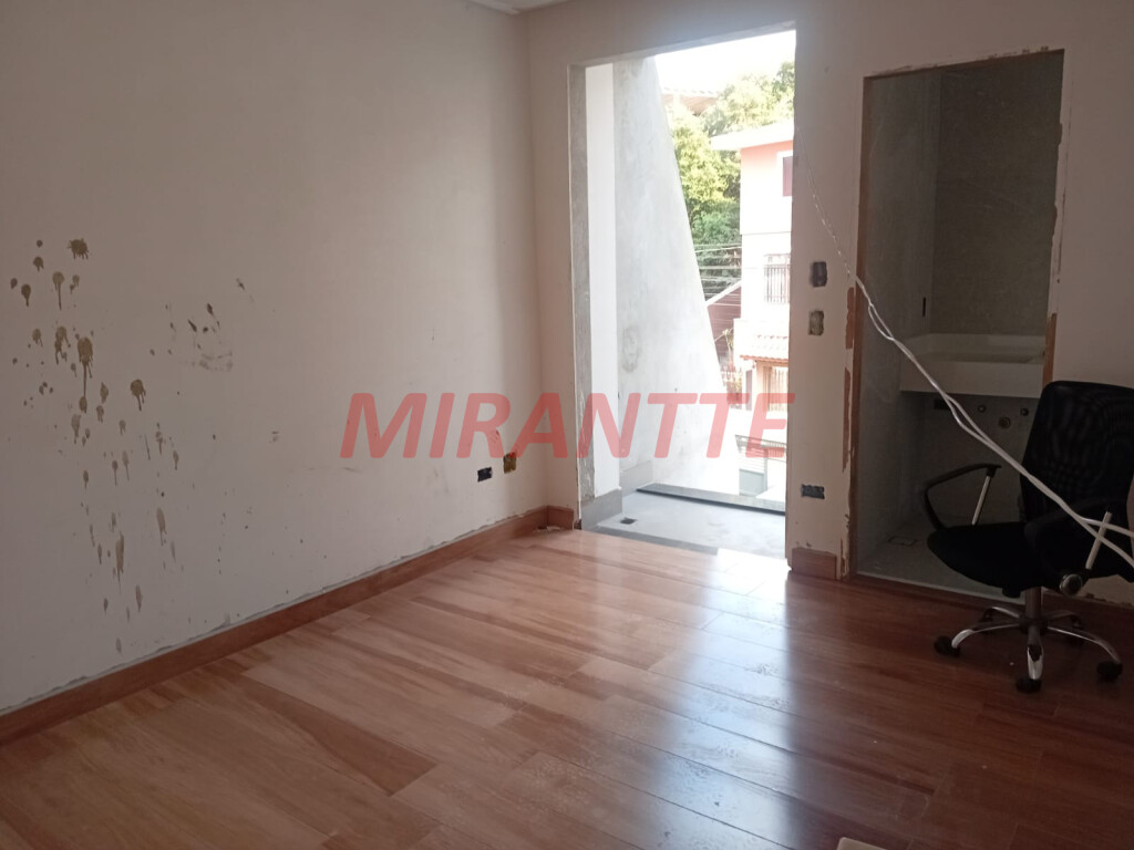 Sobrado de 120m² com 2 quartos em Santa Teresinha