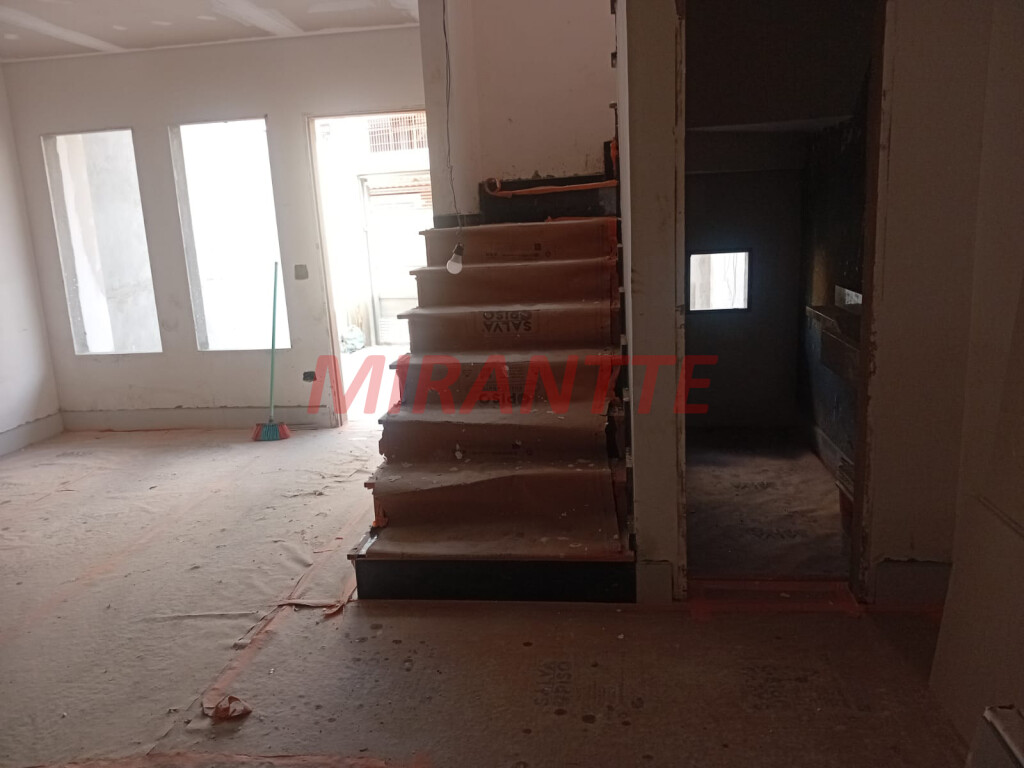 Sobrado de 120m² com 2 quartos em Santa Teresinha