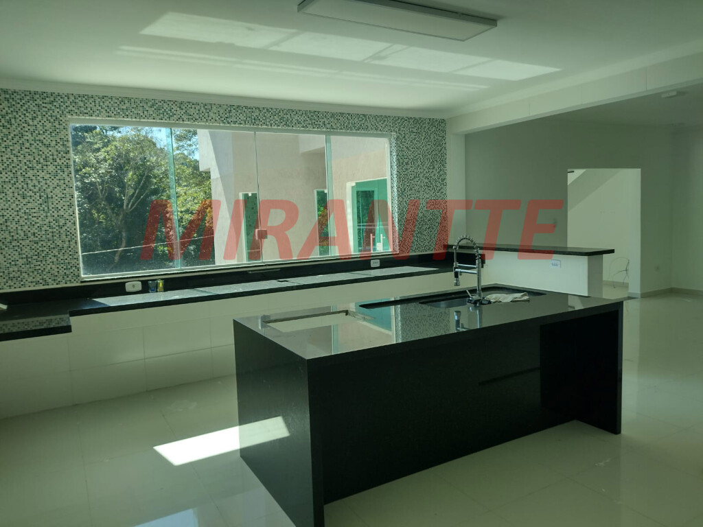 Cond. fechado de 300m² com 4 quartos em SANTA INÊS