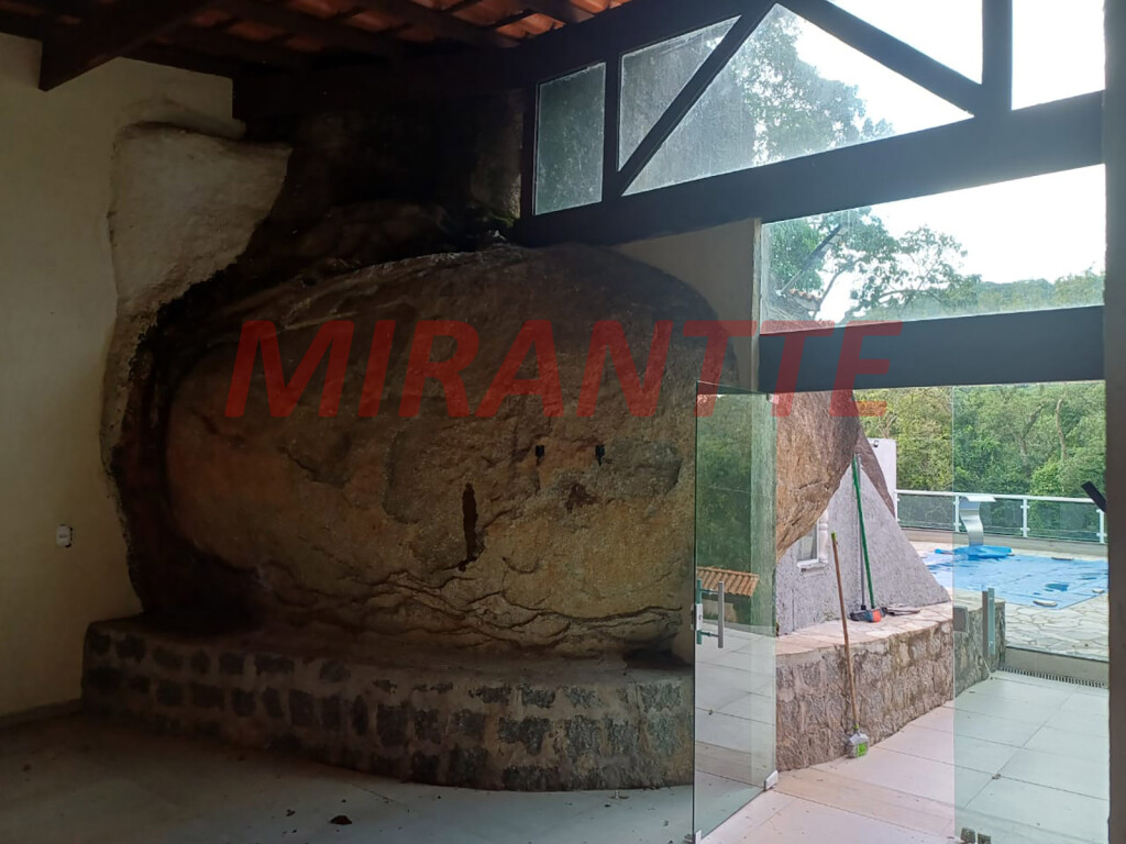 Cond. fechado de 300m² com 4 quartos em SANTA INÊS