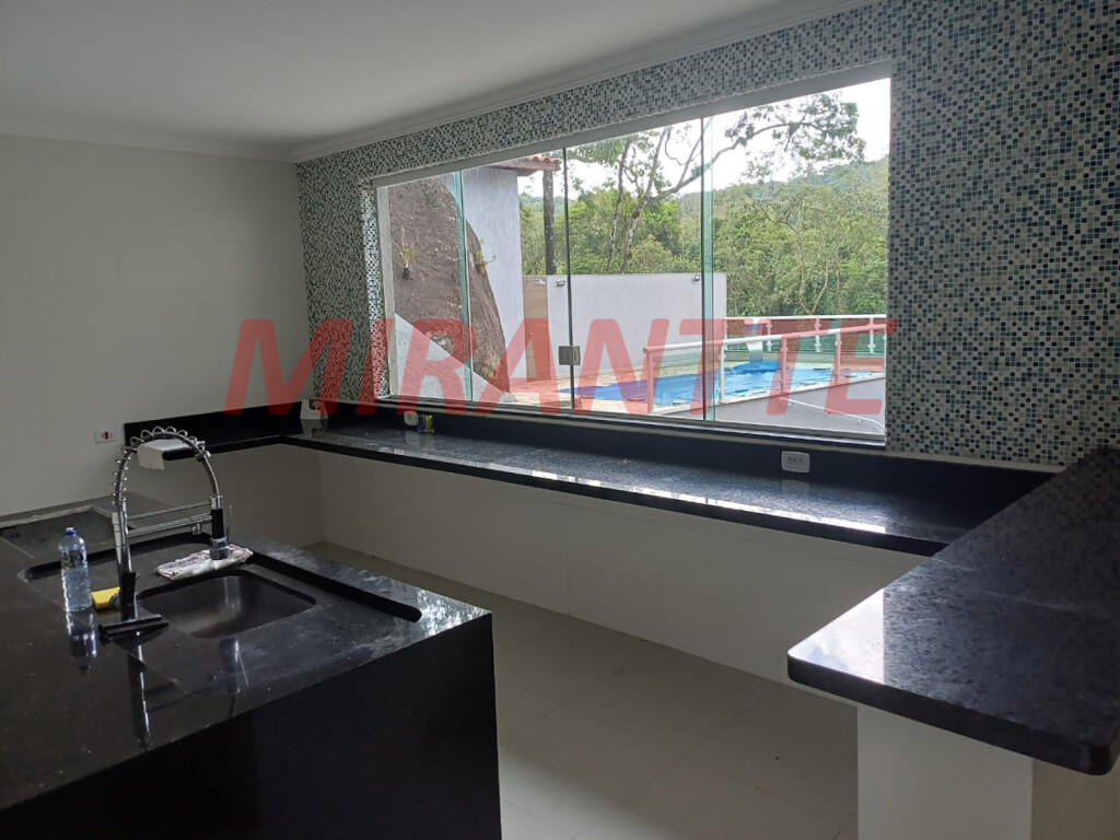 Cond. fechado de 300m² com 4 quartos em SANTA INÊS