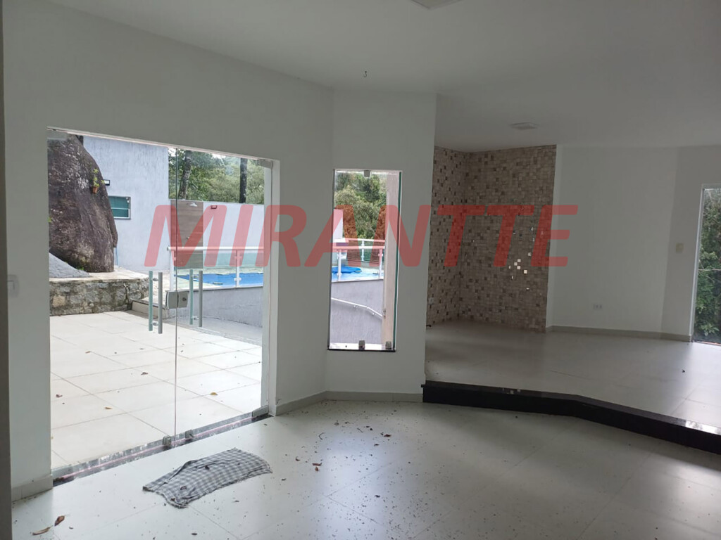 Cond. fechado de 300m² com 4 quartos em SANTA INÊS