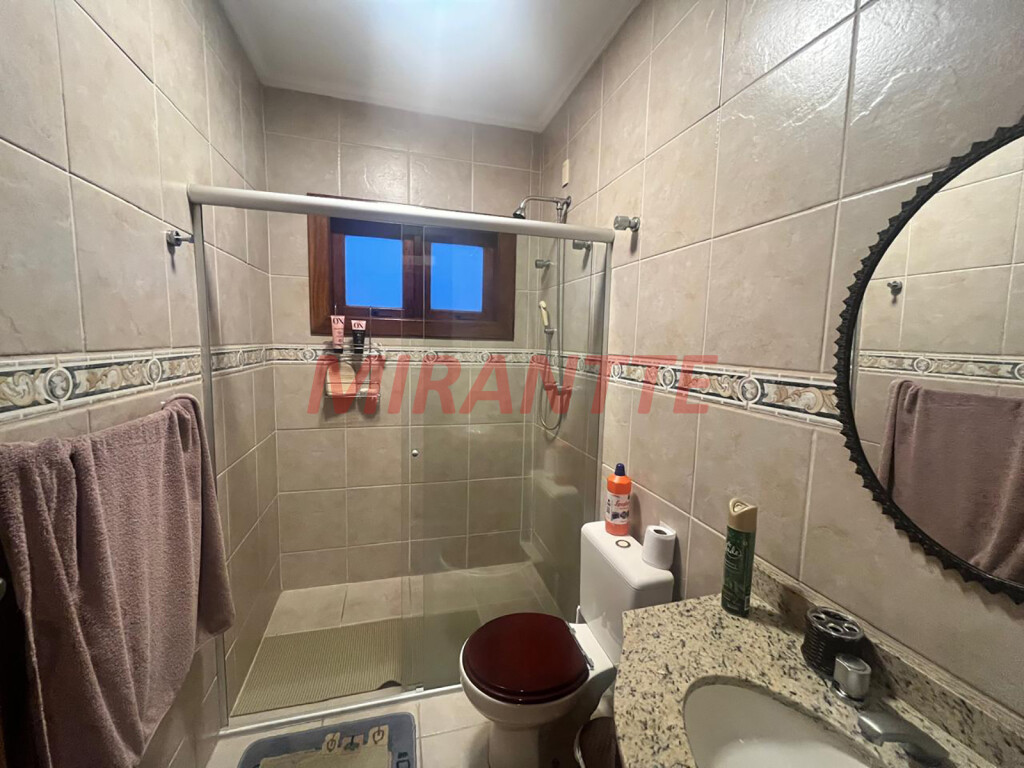 Sobrado com 4 quartos em Tremembe
