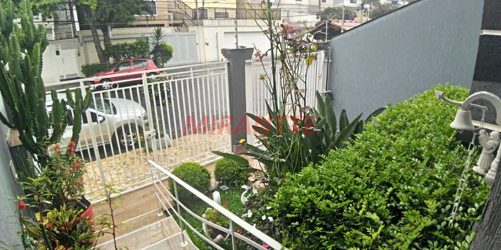 Sobrado de 261m² com 5 quartos em Água Fria