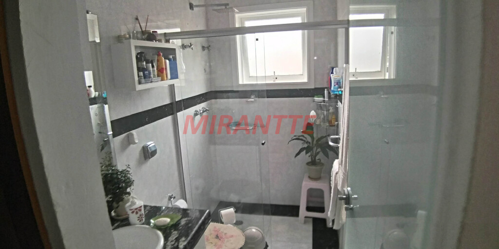 Sobrado de 261m² com 5 quartos em Água Fria