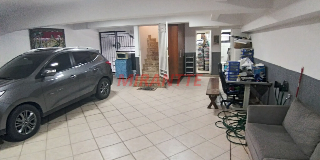 Sobrado de 261m² com 5 quartos em Água Fria