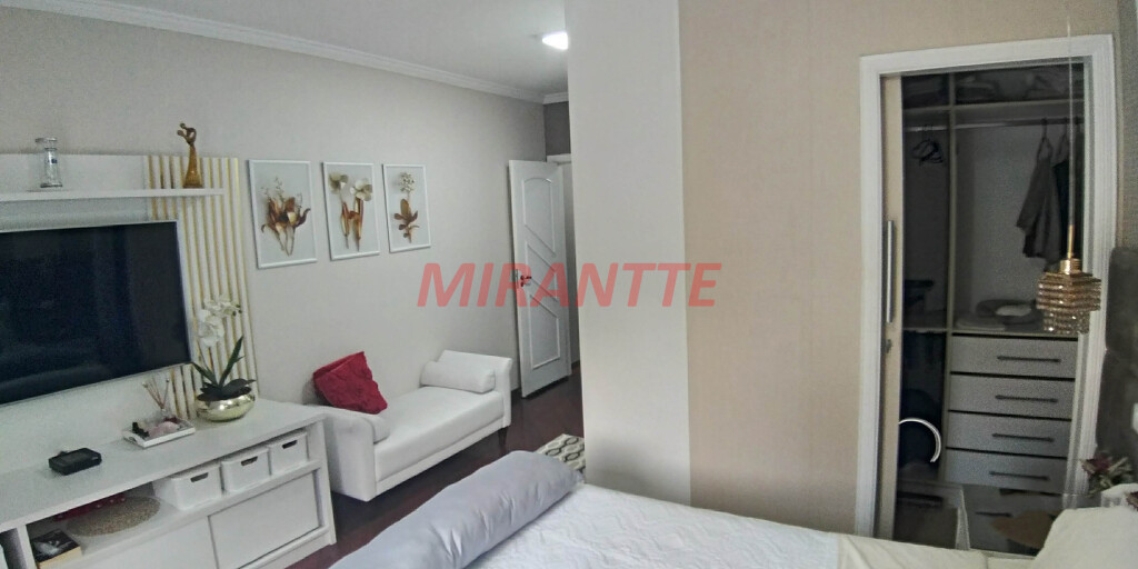 Sobrado de 261m² com 5 quartos em Água Fria