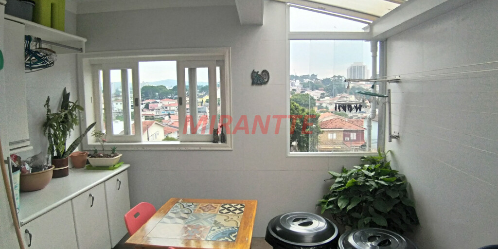 Sobrado de 261m² com 5 quartos em Água Fria