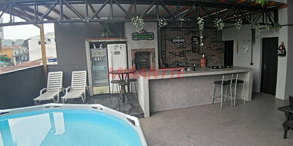Sobrado de 261m² com 5 quartos em Água Fria