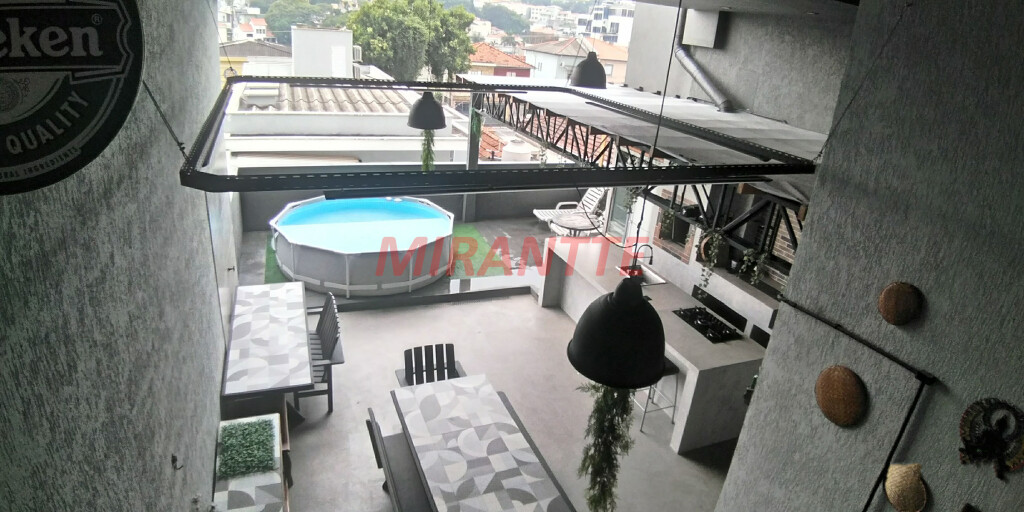 Sobrado de 261m² com 5 quartos em Água Fria