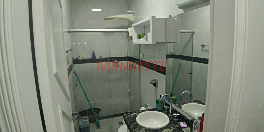 Sobrado de 261m² com 5 quartos em Água Fria