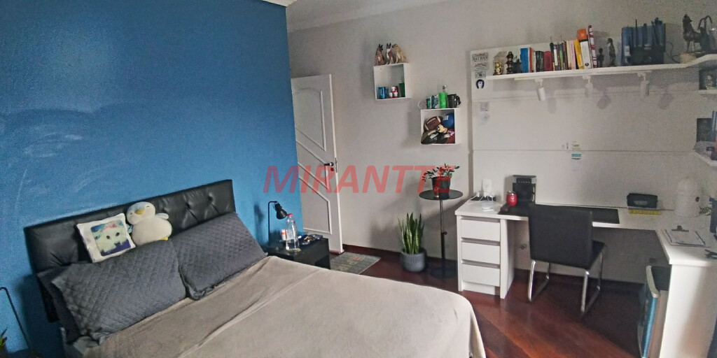 Sobrado de 261m² com 5 quartos em Água Fria