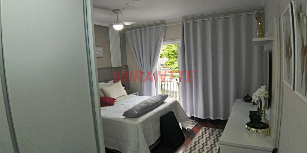 Sobrado de 261m² com 5 quartos em Água Fria