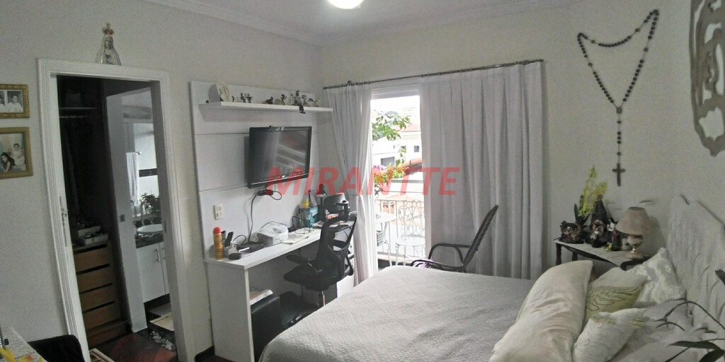 Sobrado de 261m² com 5 quartos em Água Fria
