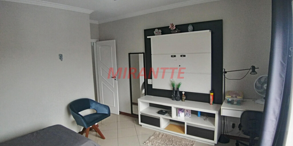 Sobrado de 261m² com 5 quartos em Água Fria