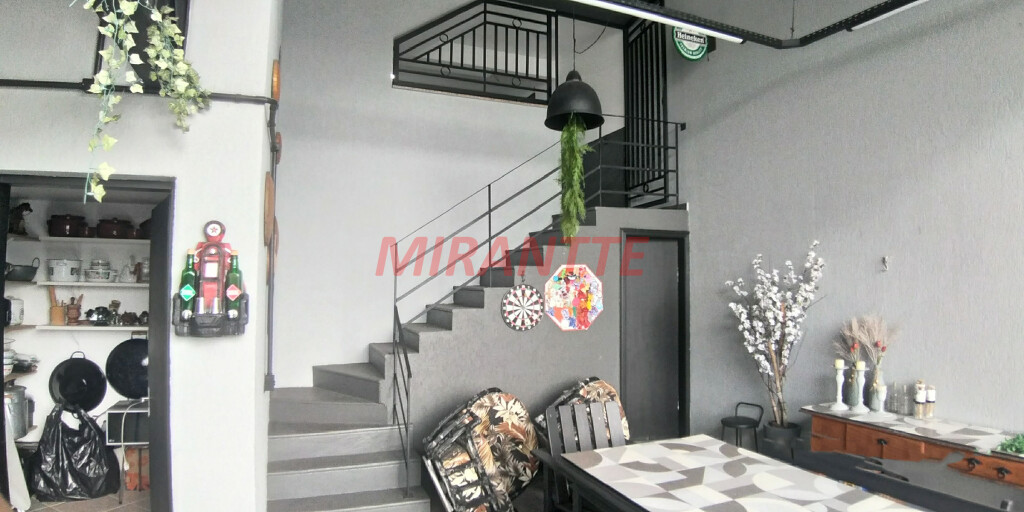 Sobrado de 261m² com 5 quartos em Água Fria