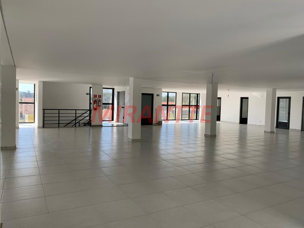 Comercial de 1800m² em santana de parnaiba