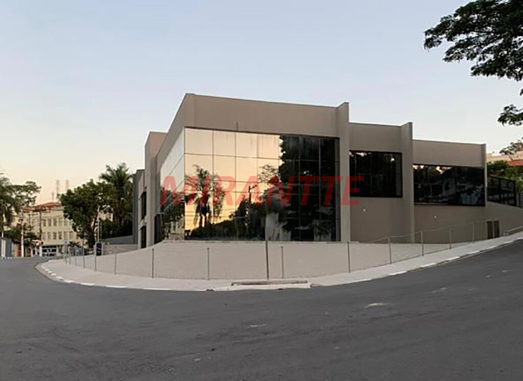 Comercial de 1800m² em santana de parnaiba