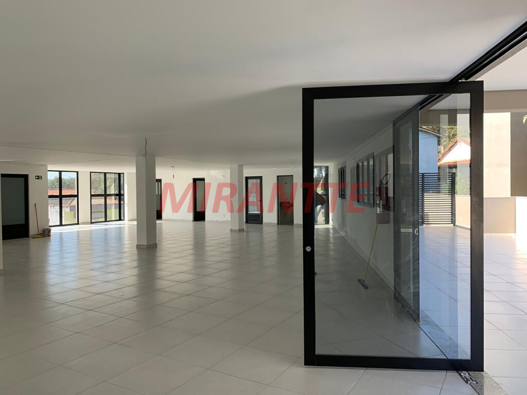 Comercial de 1800m² em santana de parnaiba