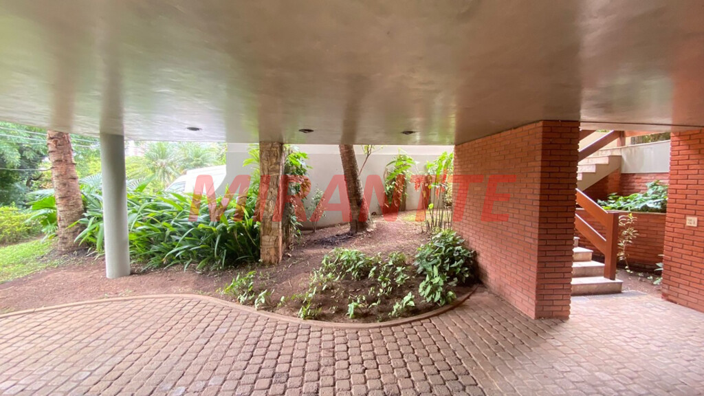 Sobrado de 552m² com 4 quartos em Alphaville
