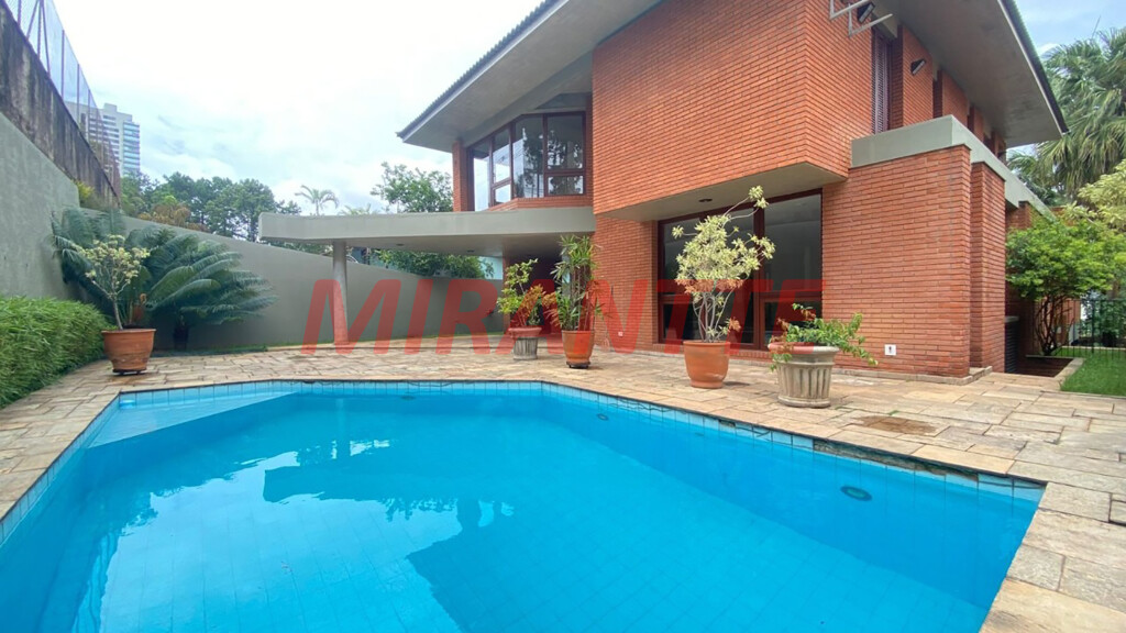Sobrado de 552m² com 4 quartos em Alphaville
