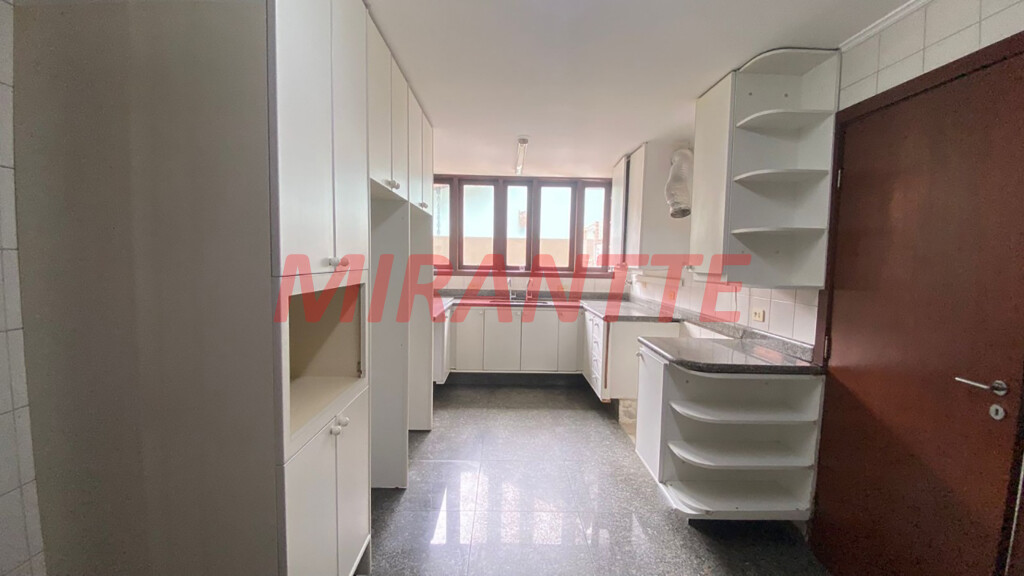 Sobrado de 552m² com 4 quartos em Alphaville