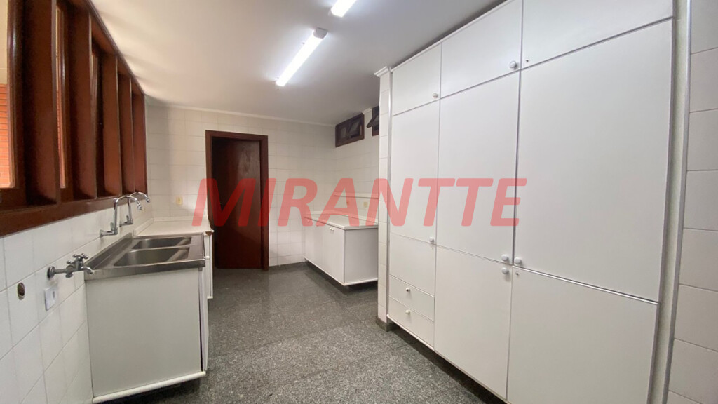 Sobrado de 552m² com 4 quartos em Alphaville