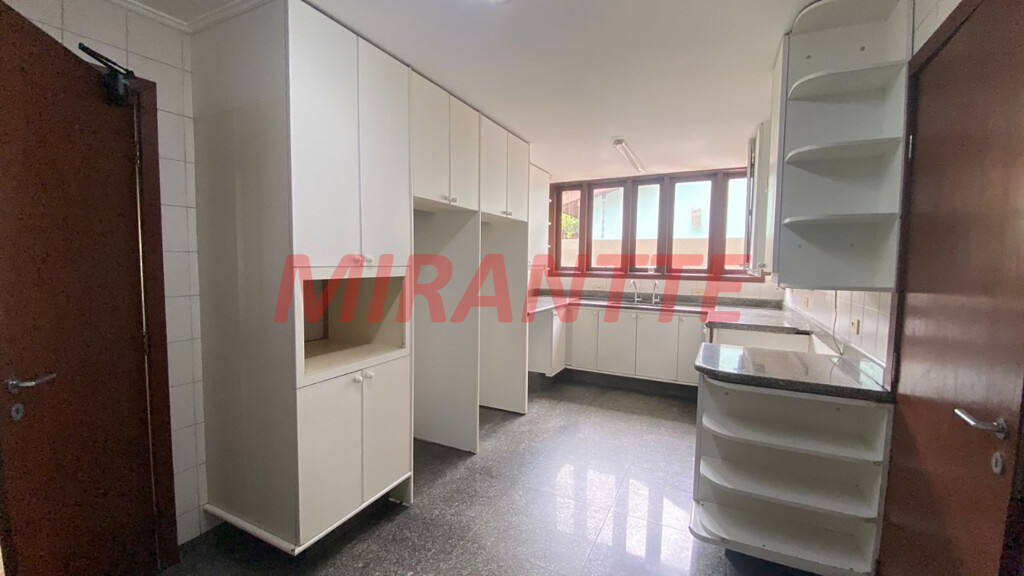 Sobrado de 552m² com 4 quartos em Alphaville