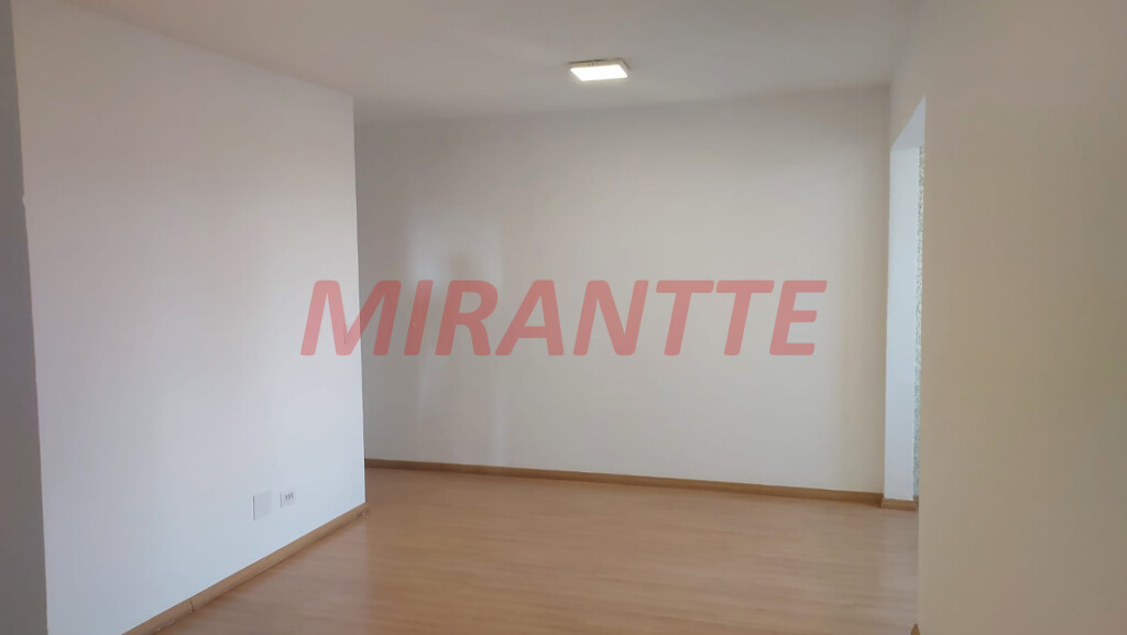 Apartamento de 82m² com 3 quartos em Água Fria